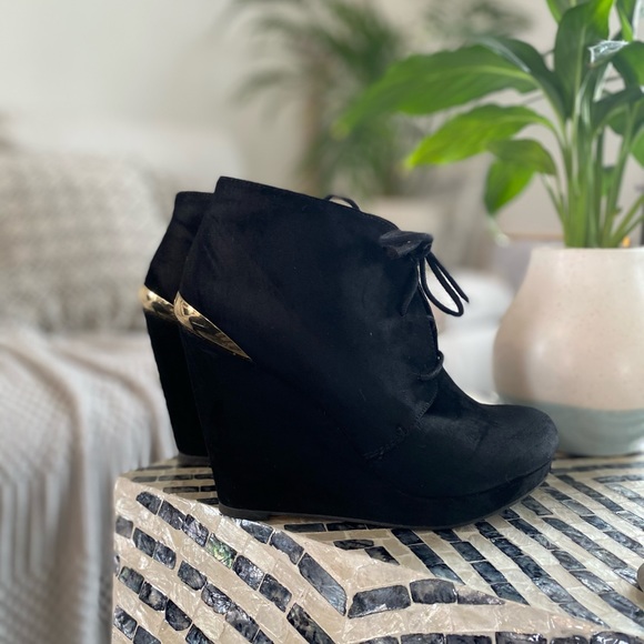 Black and gold suede boots - Picture 5 of 7